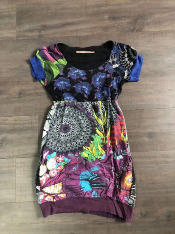 Robe desigual taille S coupe boule hibiscus
