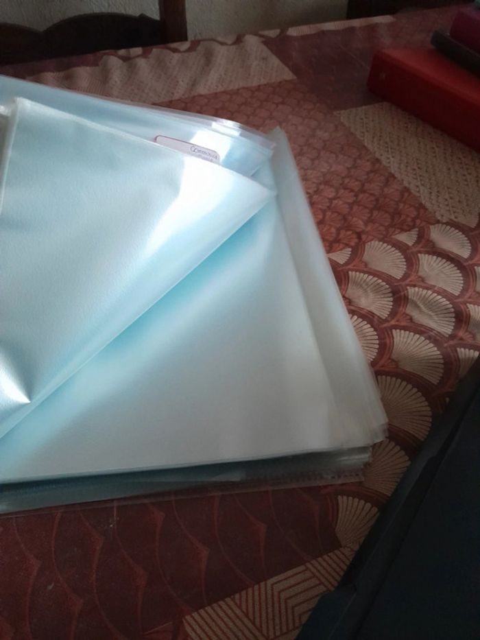 Pochettes perforees