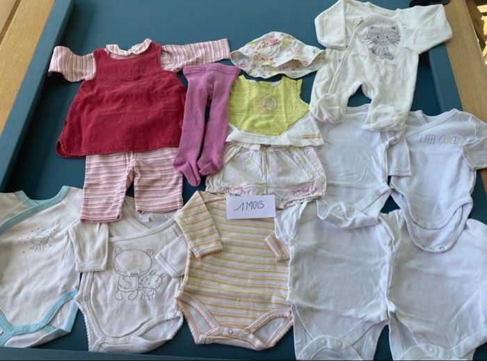 Lot de vêtements bébé fille 1 mois