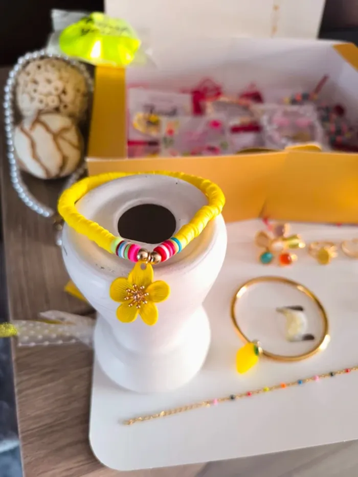 Lot de 20 bijoux dorés et jaunes - photo numéro 6