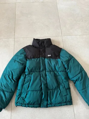Doudoune verte et noir Stay United Pull & Bear, taille M, très bon état