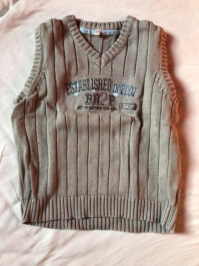 Pull sans manches col V