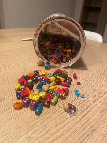 Perles en bois et fils