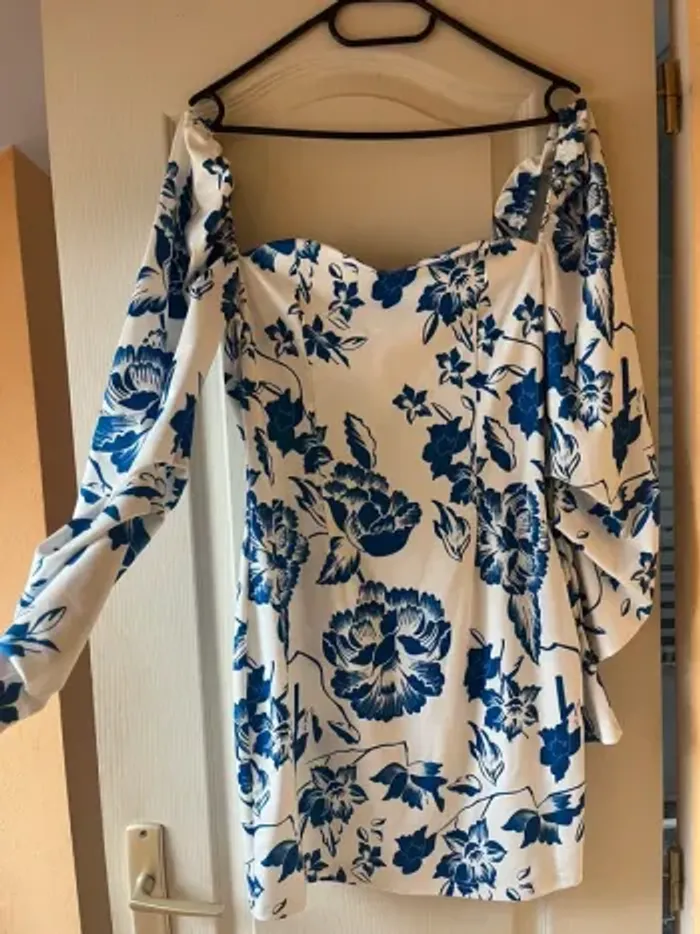 robe moulante fleuris - photo numéro 4