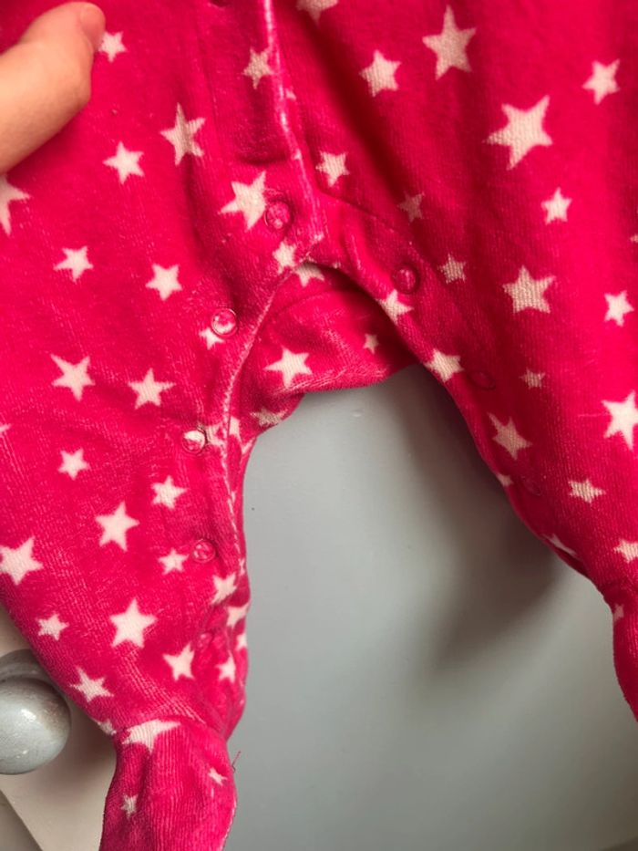 Pyjama hiver ,fuschia,étoile blanche ,3 mois - photo numéro 3