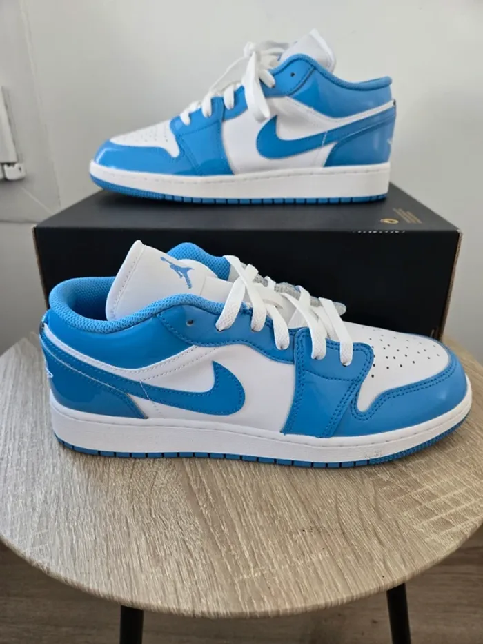 Nike air Jordan 1 low taille 40 neuves blanc bleu - photo numéro 2