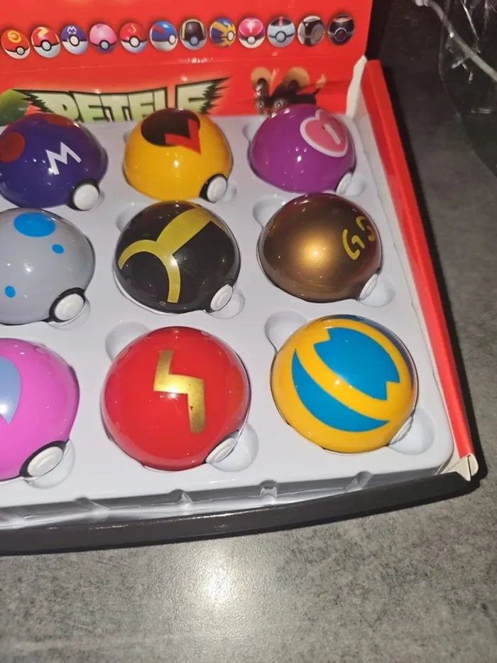 [NEUF] Présentoir Pokeball Petelf Pokémon - photo numéro 4