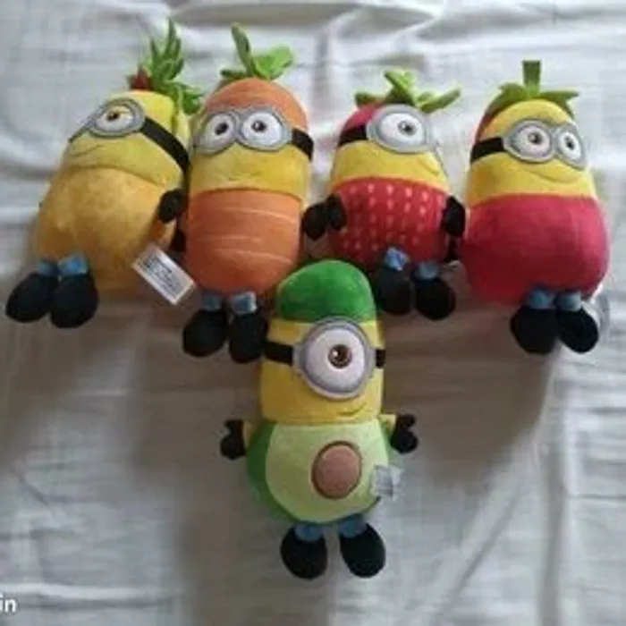 Lot  de 4  peluches Minions Fruits