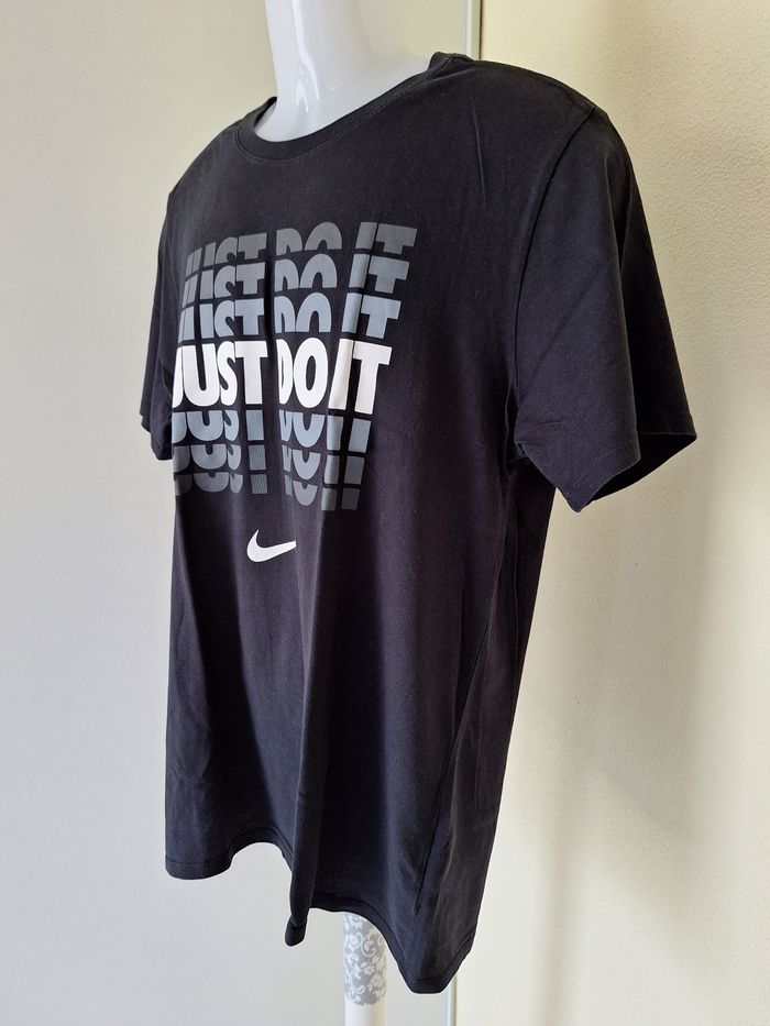 T-Shirt taille L marque Nike couleur noir - photo numéro 2
