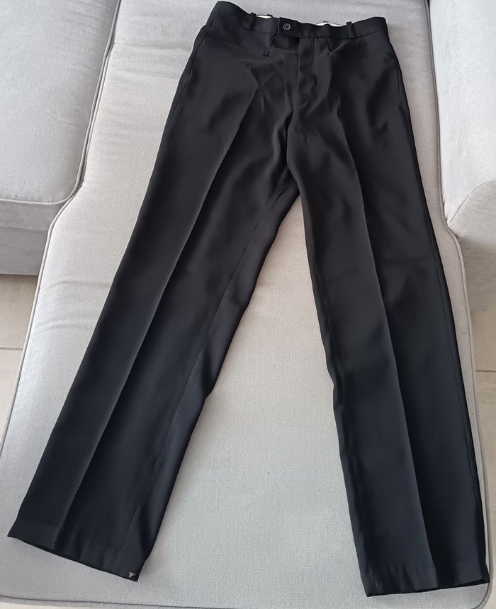 Pantalon de costume taille 38 en très bon état