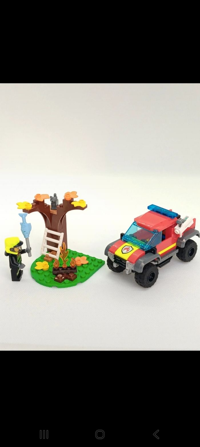 Figurine LEGO City 60393 Sauvetage en Tout-Terrain des Pompiers
Complet