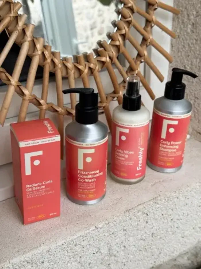 Freshly cosmetics - Lot 4 produits cheveux bouclés curly hair