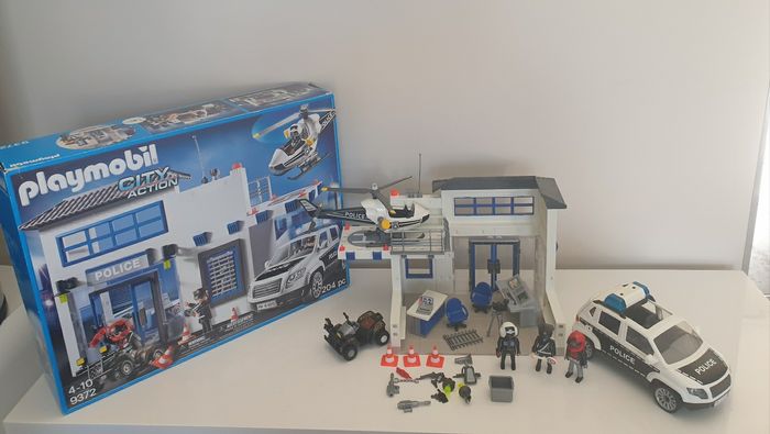 Caserne de police playmobil avec hélicoptère - photo numéro 4