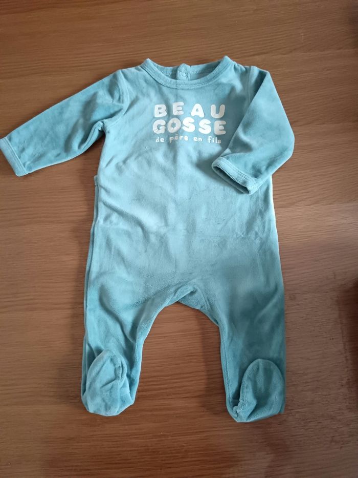 6 pyjamas - photo numéro 3