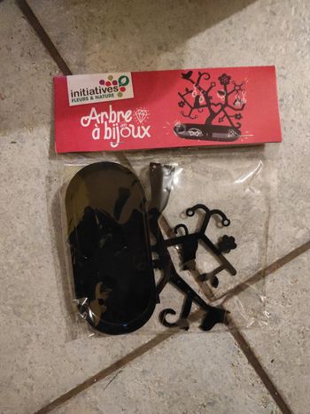 Arbre à bijoux en métal