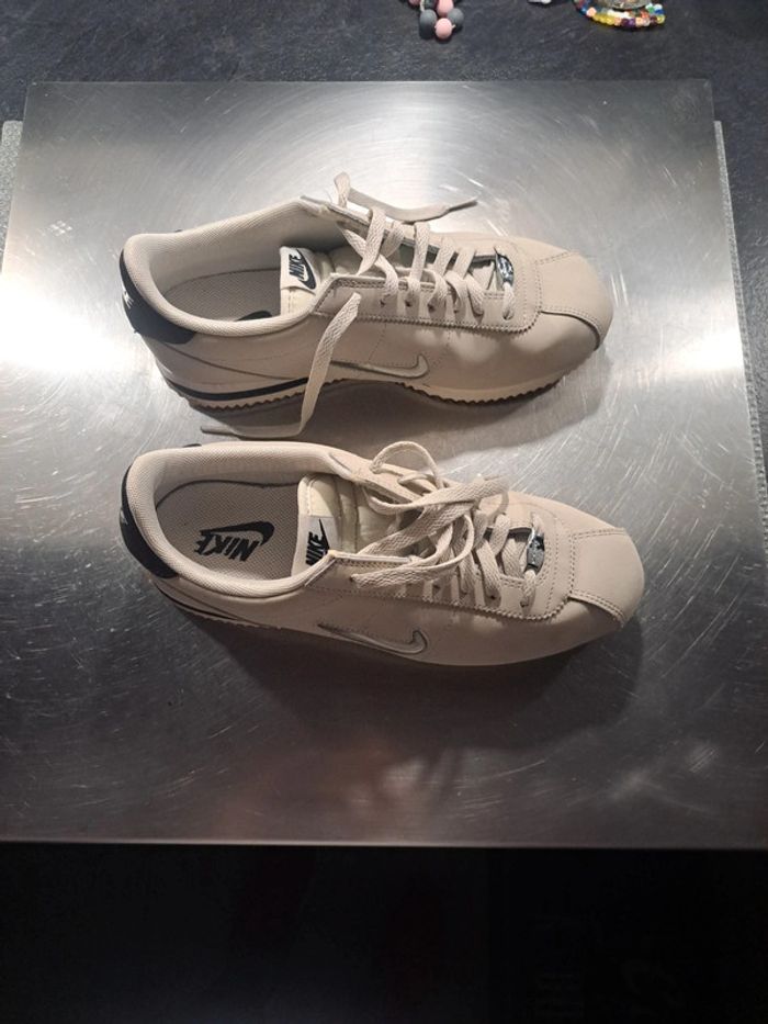 Chaussures nike cortez  taille 41 - photo numéro 2