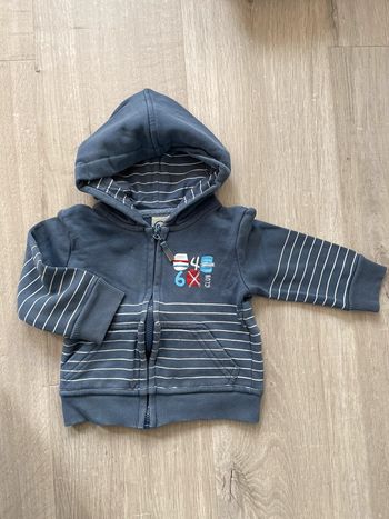 Gilet zippé à capuche 64