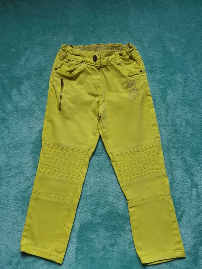 Tres beau jean jaune 3 ans