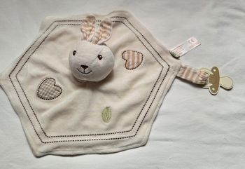 Doudou Lapin plat bio ecru et beige rayé - Coeurs / feuille- EverEarth