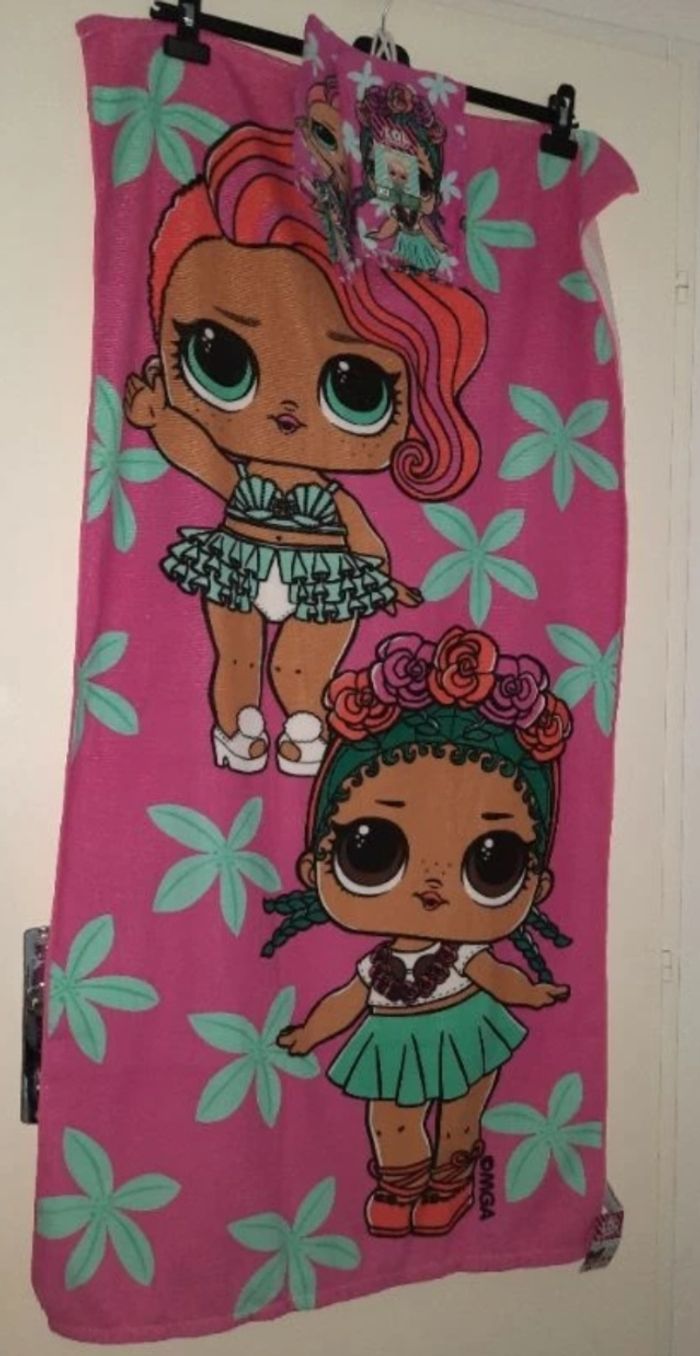 Serviette de bain avec 2 gants de toilette poupée lol