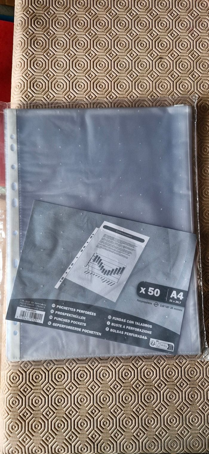 Pochettes plastiques perforées
