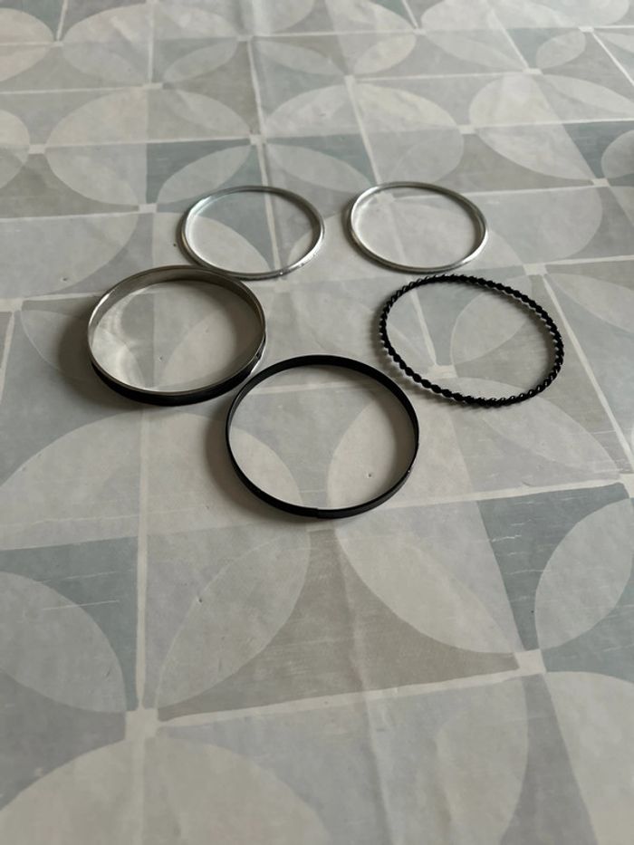 Lot de 5 bracelets - noirs et argentés - Neuf - photo numéro 3