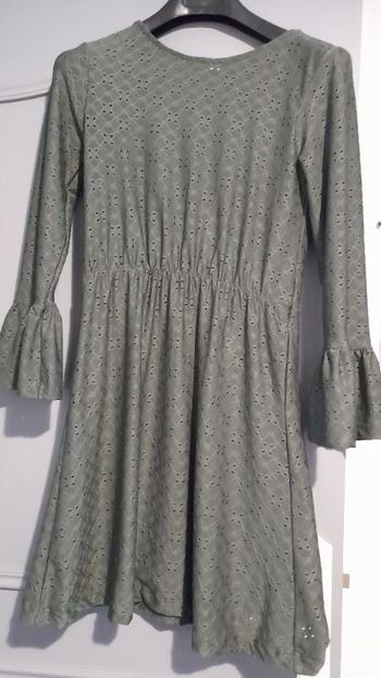 Robe habillé  ou fête  vert   kaki en stretch  élastique à  la taille