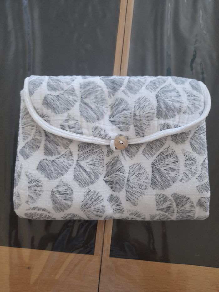 Joli tapis à langer de voyage - photo numéro 4