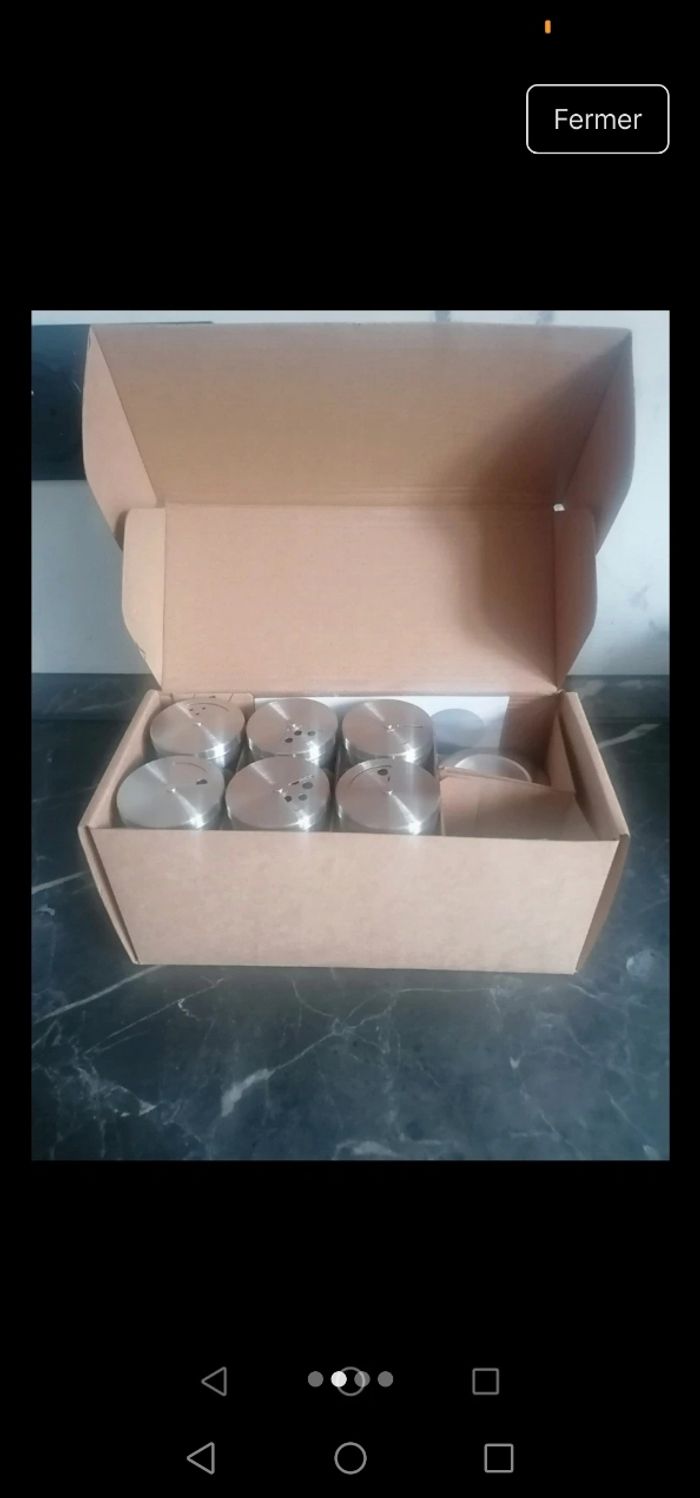Pots à épices neufs