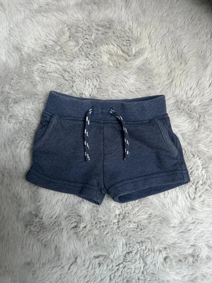 Short bleu 3 mois