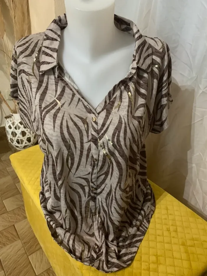 Blouse Armand Thierry manches courtes taille 44 - photo numéro 2