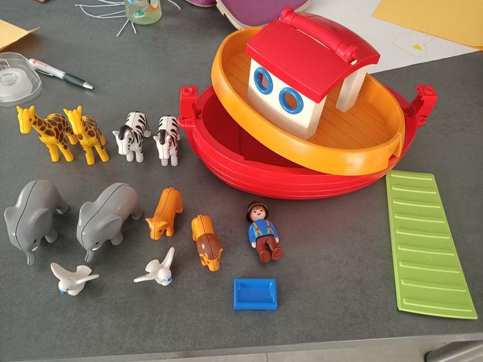 Bateau playmobil avec tout les accessoires - photo numéro 2