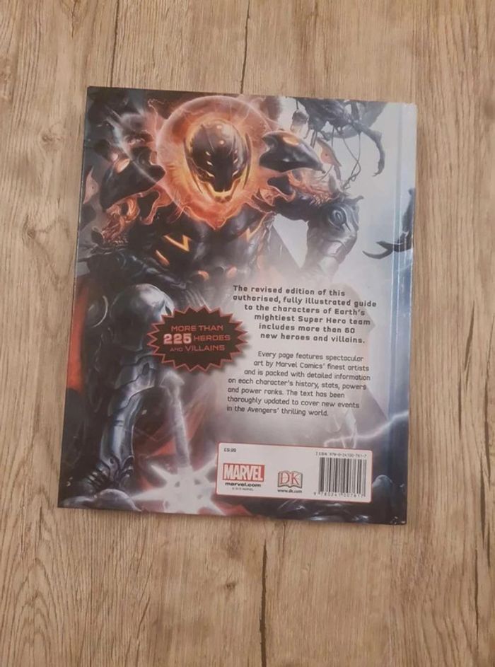 Livre Marvel avengers the ultimate character guide en anglais - photo numéro 2