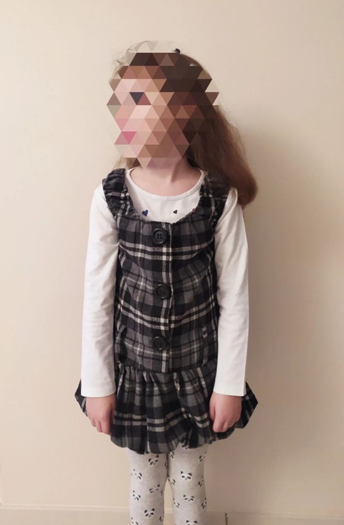 Robe hiver courte à bretelles.