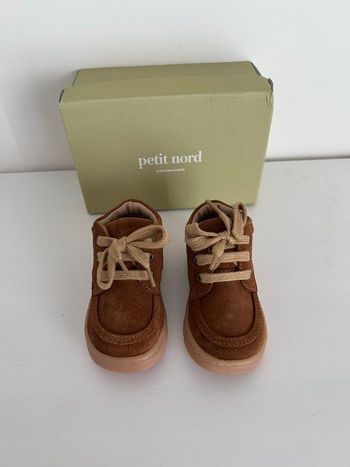 Chaussures Petit Nord pointure 19 