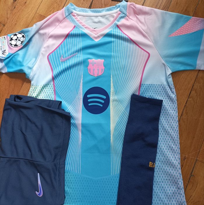 Belle tenue Barcelone taille 8 ans modèle 2026 extérieur - photo numéro 2