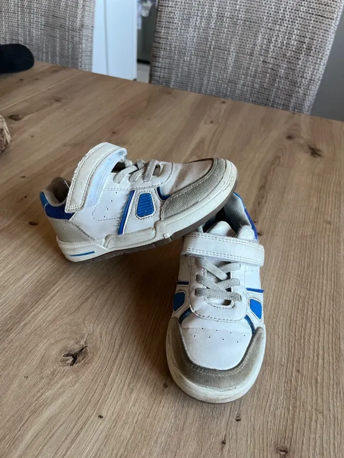 Baskets blanches et bleu