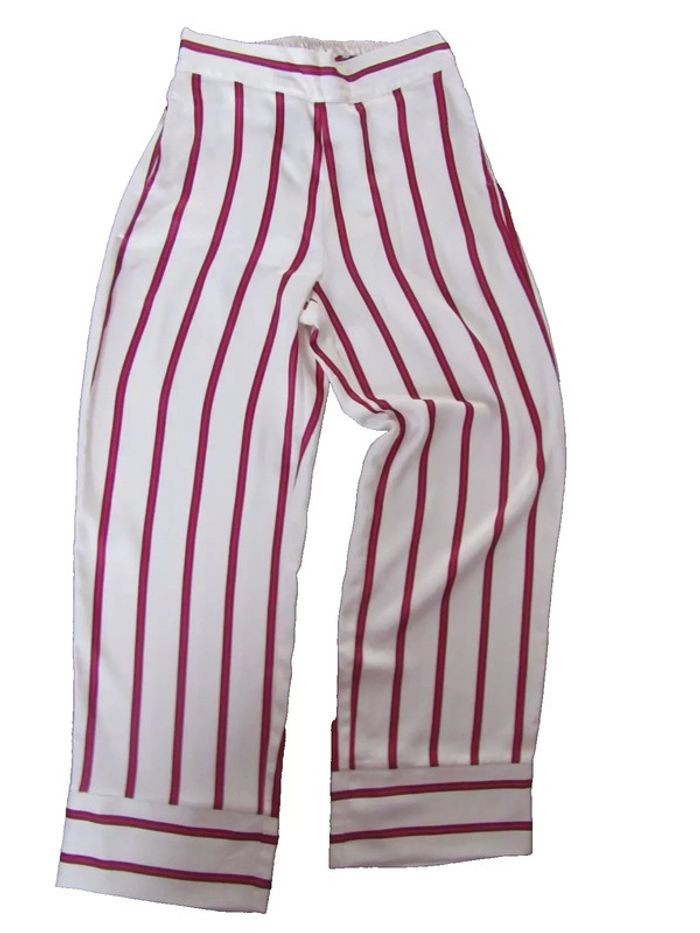 pantalon caleçon élastique a la taille 1 poche de chaque côté marque etam taille indiquée XS = 34/36