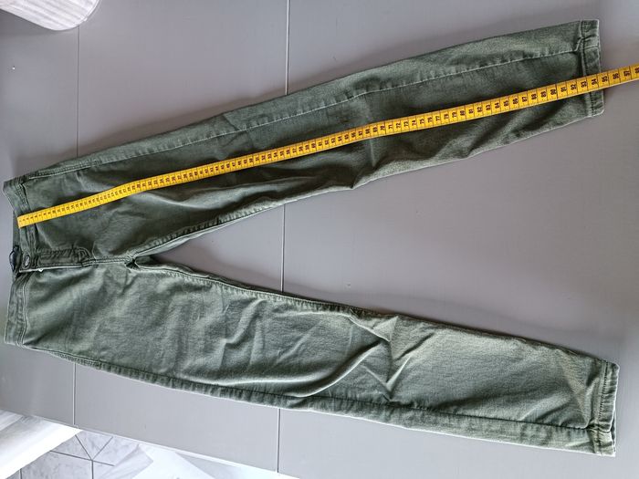 Jean kaki Bershka taille 34 - photo numéro 4