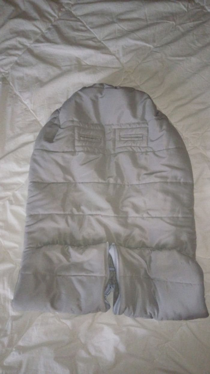 Nid d'ange avec jambes et passants - photo numéro 2