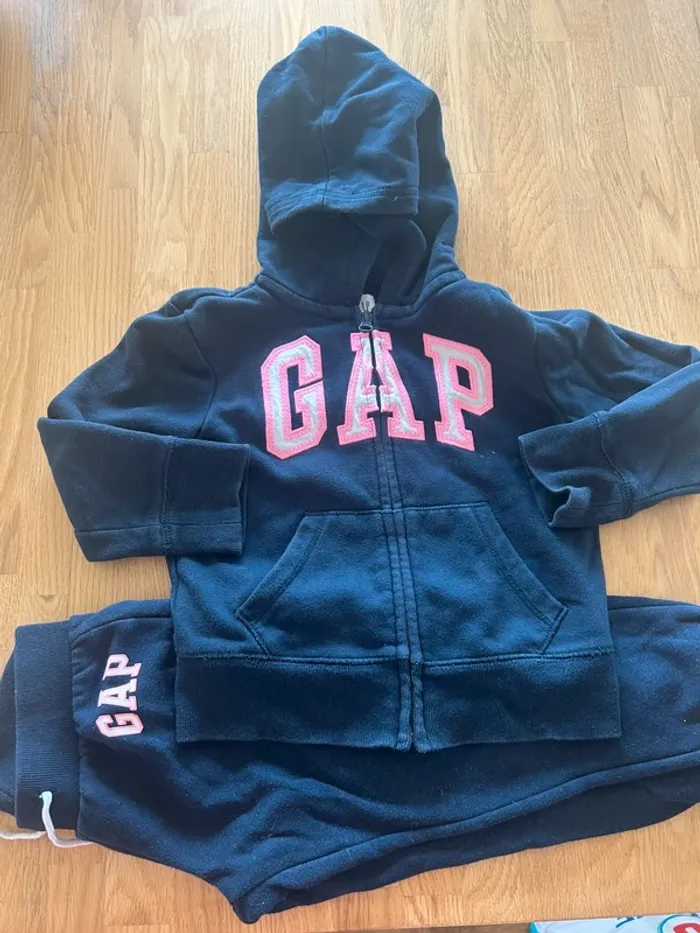 Jogging GAP 4/5 ans