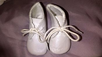 Chaussure  / chausson  bebe cuir blanc  nacre  pour 3 a  6  mois
