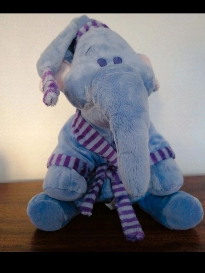 Peluche Lumpy avec son peignoir l'éléphant de Winnie l'Ourson Nicotoy - photo numéro 2