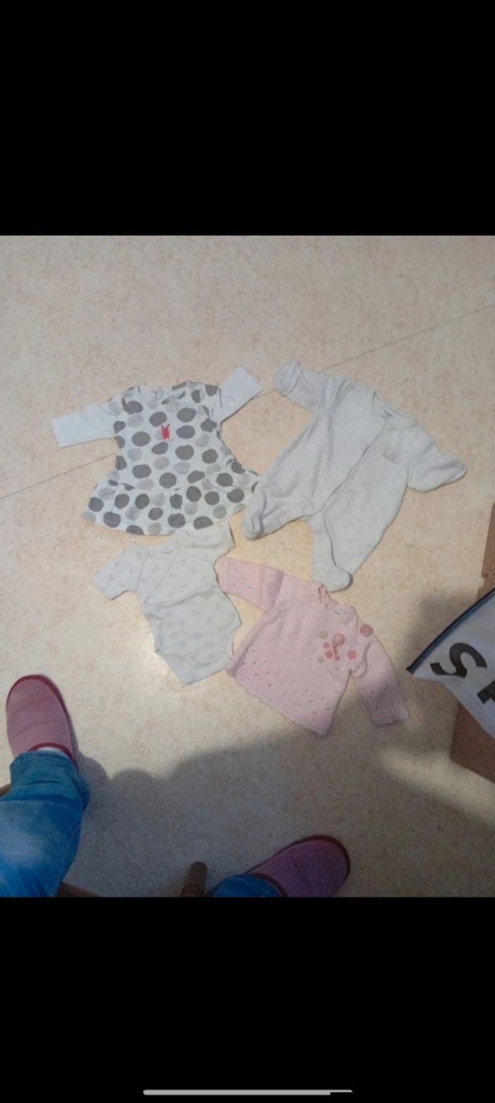 Lot fille taille 1 mois