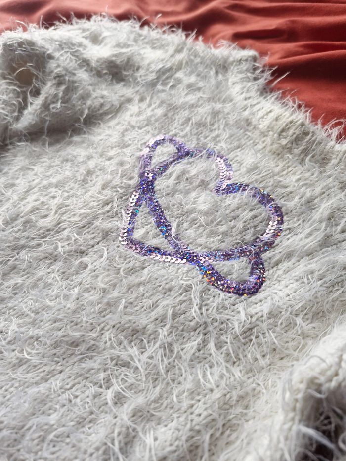 Très beau pull à poils cœur paillettes - photo numéro 2
