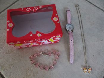Ensemble montre, collier et bracelet motif papillons enfant marque Ravel
