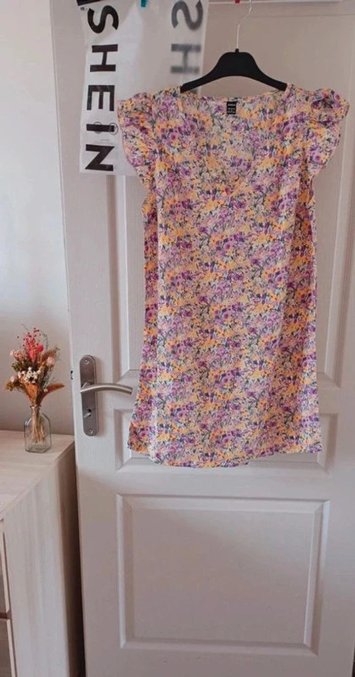 Robe/tunique femme fleurie SHEIN, à volants, taille M, neuve jamais portée. - photo numéro 2