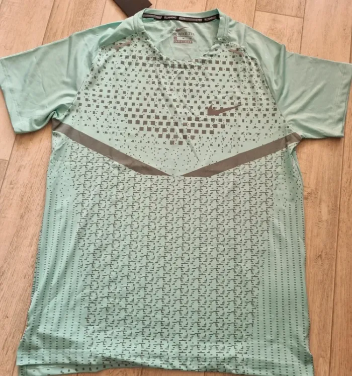 T-shirt running nike pour femme - photo numéro 3