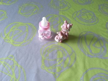 Lot : figurine + biberon