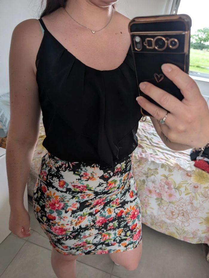 Robe bi couleur noir et fleurs - photo numéro 2